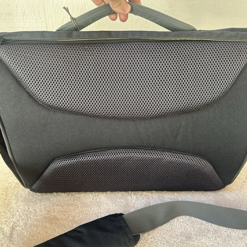 Kelty Versant Crossbody Messenger Bag Gray Padded New With tags!